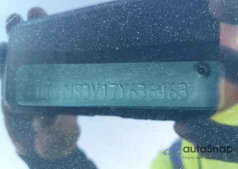 2007 Lincoln Town Car Designer Series z USA, uszkodzony, nr VIN 1LNHM83V17Y636463